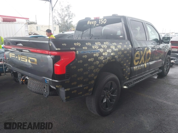 2022 Ford F-150 Lightning Pro z VIN 1FTVW1EL8NWG14070, wystawiony jako IAAI lot #41776980 z przebiegiem 14 812 mil mil oraz . Historia ofert i sprzedaży dostępna na DreamBid. Obrazek 4.