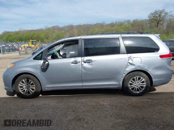 2012 Toyota Sienna XLE AAS z VIN 5TDYK3DC2CS233687, wystawiony jako IAAI lot #42148156 z przebiegiem 147 499 mil mil oraz . Historia ofert i sprzedaży dostępna na DreamBid. Obrazek 14.
