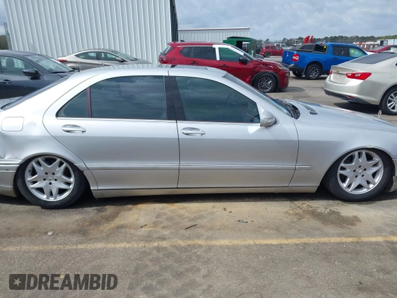 2003 Mercedes-Benz S-Class 4.3L with VIN WDBNG70J23A317424, listed as a IAAI auction lot 41716056 with 175,616 mi miles. Bid and sale history available at carsss.com. Image 13.