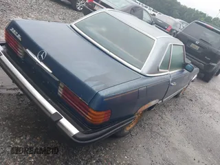1985 Mercedes-Benz 380 z VIN WDBBA45C1FA018962, wystawiony jako IAAI lot #42449076 z przebiegiem 142 436 mil mil oraz . Historia ofert i sprzedaży dostępna na DreamBid. Obrazek 4.