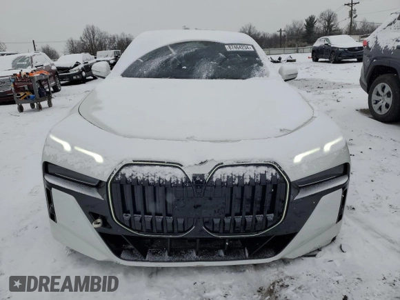 2024 BMW 7 Series 760i xDrive z VIN WBA33EJ02RCR48098, wystawiony jako Copart lot #87464234 z przebiegiem 8 320 mil mil oraz Szkoda całkowita • Salvage title. Historia ofert i sprzedaży dostępna na DreamBid. Obrazek 5.