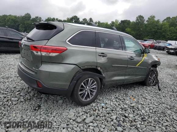 2018 Toyota Highlander SE with VIN 5TDJZRFH8JS888491, listed as a Copart auction lot 61197555 with Not provided miles and Salvage title. Bid and sale history available at DreamBid. Image 3.