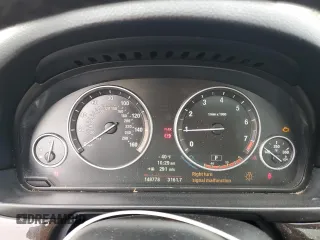 2013 BMW 5 Series 528i xDrive z VIN WBAXH5C55DD115085, wystawiony jako Copart lot #51381515 z przebiegiem 148 778 mil mil oraz Szkody całkowita. Historia ofert i sprzedaży dostępna na DreamBid. Obrazek 9.