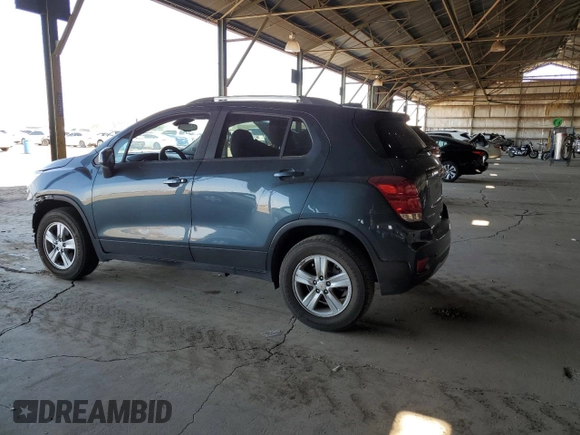 2021 Chevrolet Trax LT z VIN KL7CJPSB5MB330662, wystawiony jako Copart lot #58805965 z przebiegiem 63 157 mil mil oraz Szkoda całkowita • Salvage title. Historia ofert i sprzedaży dostępna na DreamBid. Obrazek 2.