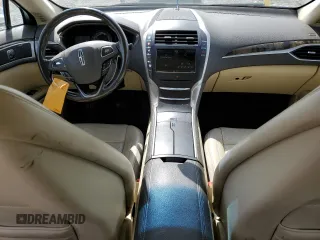 2015 Lincoln MKZ Hybrid z VIN 3LN6L2LU5FR626515, wystawiony jako Copart lot #55239255 z przebiegiem 143 117 mil mil oraz Szkoda całkowita • Salvage title. Historia ofert i sprzedaży dostępna na DreamBid. Obrazek 8.