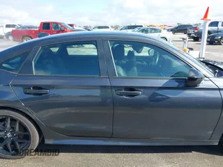 2025 Honda Civic Sport z VIN 2HGFE2F58SH556809, wystawiony jako IAAI lot #42081375 z przebiegiem 8 647 mil mil oraz . Historia ofert i sprzedaży dostępna na DreamBid. Obrazek 13.