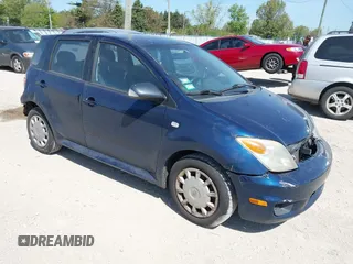 2006 Scion xA z VIN JTKKT624165010883, wystawiony jako IAAI lot #42238153 z przebiegiem 183 798 mil mil oraz . Historia ofert i sprzedaży dostępna na DreamBid. Obrazek 1.