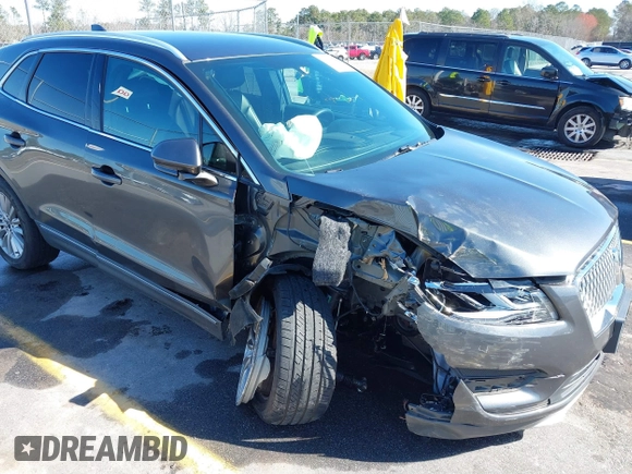 2019 Lincoln MKC Standard with VIN 5LMCJ1D92KUL08929, listed as a IAAI auction lot 41766946 with 90,171 mi miles. Bid and sale history available at carsss.com. Image 6.