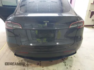 2024 Tesla Model Y с VIN 7SAYGDED4RF072600, выставлен на аукционе IAAI как лот 42242977 с пробегом 8 208 миль миль и . История ставок и продаж доступна на DreamBid. Изображение 16.