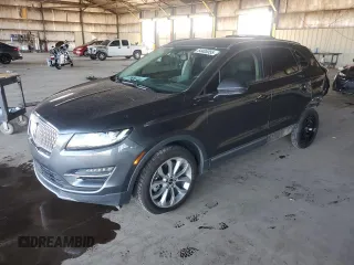 2019 Lincoln MKC Select z VIN 5LMCJ2D94KUL45387, wystawiony jako Copart lot #54485055 z przebiegiem 89 902 mil mil oraz Szkoda całkowita • Salvage title. Historia ofert i sprzedaży dostępna na DreamBid. Obrazek 1.