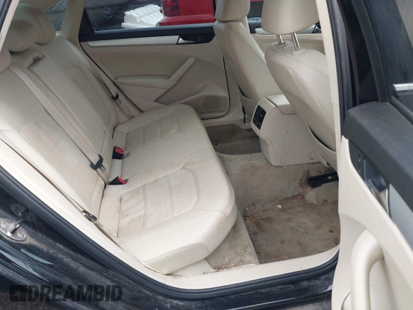 2013 Volkswagen Passat SE z VIN 1VWBN7A34DC109784, wystawiony jako IAAI lot #42302931 z przebiegiem 137 009 mil mil oraz . Historia ofert i sprzedaży dostępna na DreamBid. Obrazek 8.