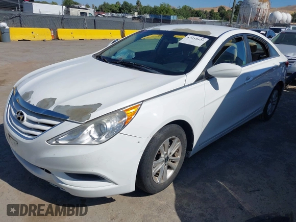 2013 Hyundai Sonata GLS z VIN 5NPEB4AC4DH710494, wystawiony jako IAAI lot #42310432 z przebiegiem 179 062 mil mil oraz . Historia ofert i sprzedaży dostępna na DreamBid. Obrazek 2.