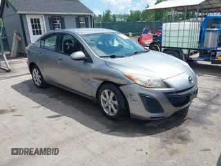 2011 Mazda 3 i Touring z VIN JM1BL1VG2B1442643, wystawiony jako IAAI lot #42145394 z przebiegiem 145 550 mil mil oraz . Historia ofert i sprzedaży dostępna na DreamBid. Obrazek 1.