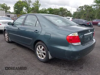 2006 Toyota Camry STD z VIN 4T1BE30K16U109299, wystawiony jako IAAI lot #42305401 z przebiegiem 300 503 mil mil oraz . Historia ofert i sprzedaży dostępna na DreamBid. Obrazek 6.