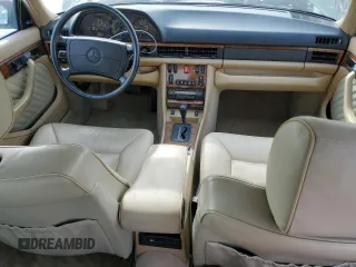 1990 Mercedes-Benz 560 z VIN WDBCA39E4LA548591, wystawiony jako Copart lot #70799134 z przebiegiem 146 323 mil mil oraz Szkoda całkowita • Salvage title. Historia ofert i sprzedaży dostępna na DreamBid. Obrazek 8.