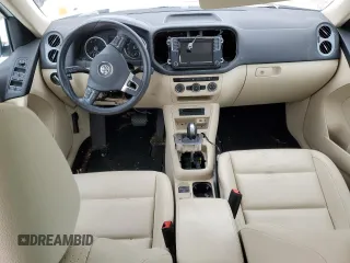 2017 Volkswagen Tiguan Wolfsburg Edition z VIN WVGRV7AX6HW506983, wystawiony jako Copart lot #88631575 z przebiegiem Nie podano mil oraz Szkoda całkowita • Salvage title. Historia ofert i sprzedaży dostępna na DreamBid. Obrazek 8.