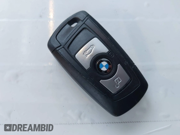 2015 BMW 3 Series 328i xDrive z VIN WBA3B5G59FNS19442, wystawiony jako IAAI lot #40711946 z przebiegiem 45 958 mil mil oraz . Historia ofert i sprzedaży dostępna na DreamBid. Obrazek 11.