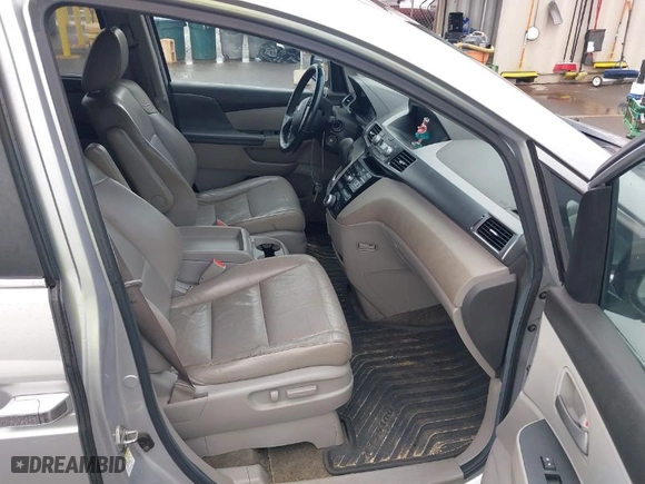 2012 Honda Odyssey EX-L with VIN 5FNRL5H68CB056567, listed as a IAAI auction lot 41014382 with 101,885 mi miles. Bid and sale history available at carsss.com. Image 5.