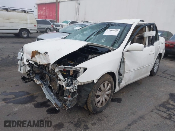 2005 Toyota Camry STD z VIN 4T1BE32K65U578545, wystawiony jako IAAI lot #41343321 z przebiegiem Nie podano mil oraz . Historia ofert i sprzedaży dostępna na DreamBid. Obrazek 2.