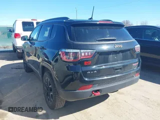 2019 Jeep Compass Trailhawk with VIN 3C4NJDDB1KT671642, listed as a IAAI auction lot 41810138 with 119,029 mi miles and . Bid and sale history available at carsss.com. Image 3.