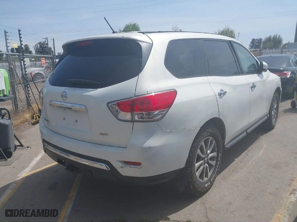 2014 Nissan Pathfinder SV with VIN 5N1AR2MM5EC647434, listed as a IAAI auction lot 41957496 with 114,420 mi miles. Bid and sale history available at carsss.com. Image 4.