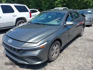 2024 Hyundai Elantra SE z VIN KMHLL4DG0RU758666, wystawiony jako IAAI lot #42442783 z przebiegiem 24 955 mil mil oraz . Historia ofert i sprzedaży dostępna na DreamBid. Obrazek 18.