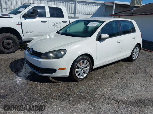 2013 Volkswagen Golf w/Conv & Sunroof z VIN WVWDB7AJ0DW117575, wystawiony jako IAAI lot #41785491 z przebiegiem 194 273 mil mil oraz . Historia ofert i sprzedaży dostępna na DreamBid. Obrazek 2.