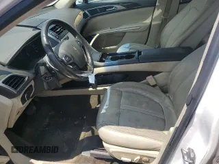2015 Lincoln MKZ z VIN 3LN6L2G95FR626407, wystawiony jako Copart lot #63658825 z przebiegiem 121 361 mil mil oraz Szkoda całkowita • Salvage title. Historia ofert i sprzedaży dostępna na DreamBid. Obrazek 7.