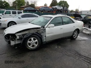 2000 Lexus ES 300 with VIN JT8BF28G9Y5101524, listed as a Copart auction lot 60682855 with 173,544 mi miles and Salvage title. Bid and sale history available at DreamBid. Image 1.