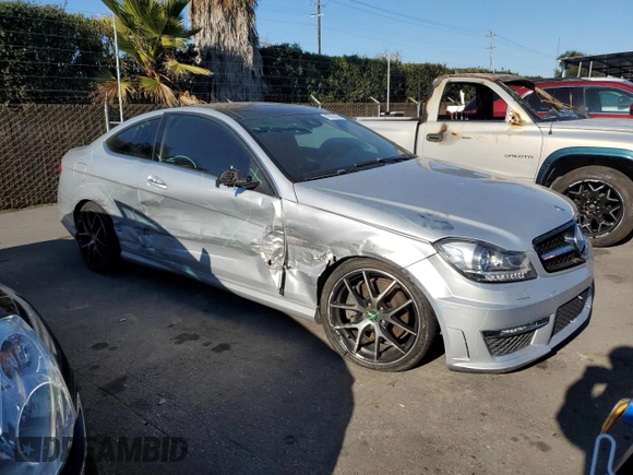 2013 Mercedes-Benz C C 350 with VIN WDDGJ5HB4DF952071, listed as a Copart auction lot 89209365 with 132,232 mi miles and Salvage Title. Bid and sale history available at carsss.com. Image 4.