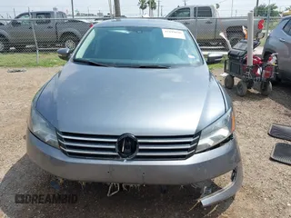 2013 Volkswagen Passat SE z VIN 1VWBH7A32DC011750, wystawiony jako IAAI lot #42199020 z przebiegiem 155 806 mil mil oraz . Historia ofert i sprzedaży dostępna na DreamBid. Obrazek 12.
