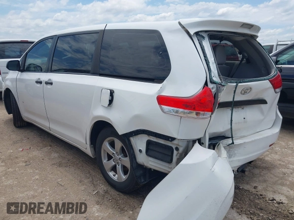 2013 Toyota Sienna L z VIN 5TDZK3DC2DS292129, wystawiony jako IAAI lot #42435143 z przebiegiem 170 767 mil mil oraz . Historia ofert i sprzedaży dostępna na DreamBid. Obrazek 3.