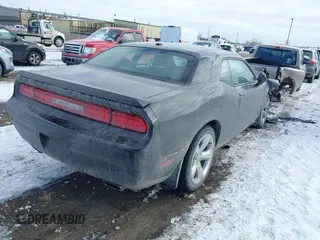 2012 Dodge Challenger SXT Plus z VIN 2C3CDYAG6CH106193, wystawiony jako IAAI lot #41641118 z przebiegiem 65 602 mil mil oraz . Historia ofert i sprzedaży dostępna na DreamBid. Obrazek 4.