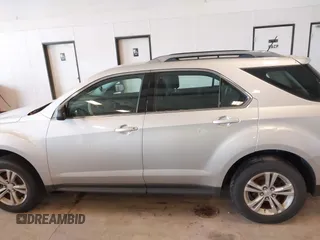 2017 Chevrolet Equinox LS z VIN 2GNALBEK5H1596523, wystawiony jako IAAI lot #42302402 z przebiegiem 121 261 mil mil oraz . Historia ofert i sprzedaży dostępna na DreamBid. Obrazek 14.