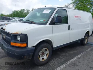 2011 Chevrolet Express Cargo z VIN 1GCWGFCA1B1176811, wystawiony jako IAAI lot #42200136 z przebiegiem 182 229 mil mil oraz . Historia ofert i sprzedaży dostępna na DreamBid. Obrazek 2.
