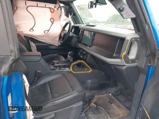 2021 Ford Bronco z VIN 1FMEE5DHXMLA78970, wystawiony jako IAAI lot #42316756 z przebiegiem 35 668 mil mil oraz . Historia ofert i sprzedaży dostępna na DreamBid. Obrazek 5.