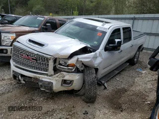 2018 GMC Sierra 2500HD Denali z VIN 1GT12UEY3JF275283, wystawiony jako Copart lot #50587915 z przebiegiem Nie podano mil oraz Szkoda całkowita • Salvage title. Historia ofert i sprzedaży dostępna na DreamBid. Obrazek 1.