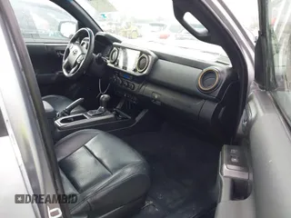 2023 Toyota Tacoma SR z VIN 3TMCZ5AN0PM538974, wystawiony jako IAAI lot #42510020 z przebiegiem 31 281 mil mil oraz . Historia ofert i sprzedaży dostępna na DreamBid. Obrazek 5.