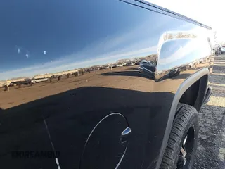 2018 GMC Sierra 1500 SLE z VIN 1GTV2MEC7JZ355593, wystawiony jako IAAI lot #42575783 z przebiegiem 172 588 mil mil oraz . Historia ofert i sprzedaży dostępna na DreamBid. Obrazek 3.