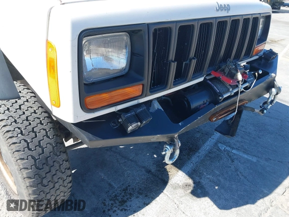 1997 Jeep Cherokee SE with VIN 1J4FJ28S7VL553270, listed as a IAAI auction lot 41825524 with 157,015 mi miles. Bid and sale history available at carsss.com. Image 6.