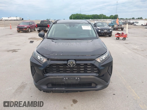 2021 Toyota RAV4 LE z VIN 2T3F1RFV8MW228120, wystawiony jako IAAI lot #42626299 z przebiegiem 72 786 mil mil oraz . Historia ofert i sprzedaży dostępna na DreamBid. Obrazek 6.