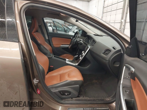 2015 Volvo V60 Cross Country T5 with VIN YV4612HK8F1001602, listed as a IAAI auction lot 41435154 with 143,575 mi miles. Bid and sale history available at carsss.com. Image 5.