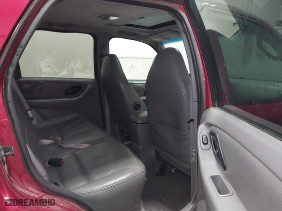 2001 Ford Escape XLT with VIN 1FMYU04121KA37255, listed as a IAAI auction lot 41526550 with 262,158 mi miles. Bid and sale history available at carsss.com. Image 8.