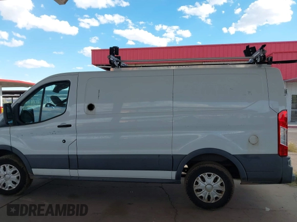2018 Ford Transit z VIN 1FTYR1YM7JKB53325, wystawiony jako IAAI lot #42063776 z przebiegiem 108 912 mil mil oraz . Historia ofert i sprzedaży dostępna na DreamBid. Obrazek 14.