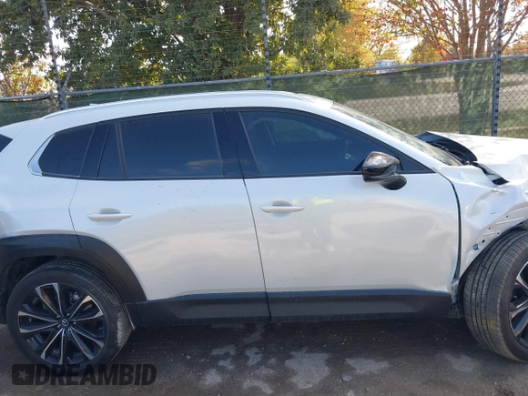 2024 Mazda CX-50 Premium z VIN 7MMVABDY3RN207237, wystawiony jako IAAI lot #41044580 z przebiegiem 3381 mil mil oraz . Historia ofert i sprzedaży dostępna na DreamBid. Obrazek 13.