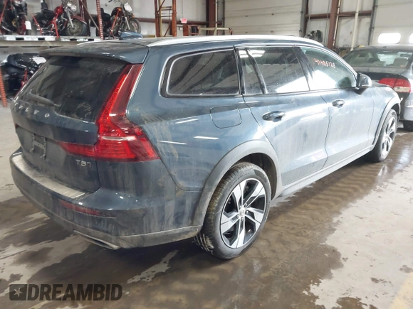 2022 Volvo V60 with VIN YV4102WK7N2092046, listed as a IAAI auction lot 41405128 with 37,785 mi miles and . Bid and sale history available at DreamBid. Image 4.