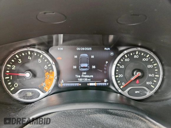 2017 Jeep Renegade Latitude with VIN ZACCJABB5HPE40221, listed as a Copart auction lot 58489125 with 185,136 mi miles and Salvage title. Bid and sale history available at DreamBid. Image 9.