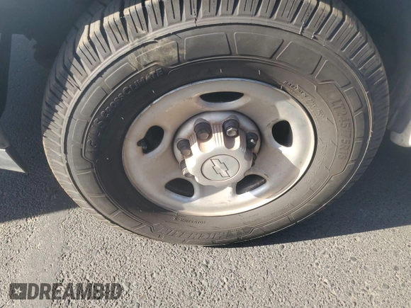 2019 Chevrolet Express Cargo с VIN 1GCWGAFP1K1145142, выставлен на аукционе IAAI как лот 42613499 с пробегом 135 530 миль миль и . История ставок и продаж доступна на DreamBid. Изображение 17.