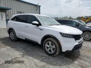 2022 Kia Sorento LX z VIN 5XYRG4LC0NG103579, wystawiony jako Copart lot #58054925 z przebiegiem 101 407 mil mil oraz Szkoda całkowita • Salvage title. Historia ofert i sprzedaży dostępna na DreamBid. Obrazek 4.