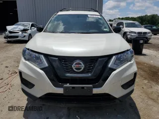 2018 Nissan Rogue SV z VIN 5N1AT2MVXJC725095, wystawiony jako Copart lot #55601775 z przebiegiem 108 581 mil mil oraz Szkoda całkowita • Salvage title. Historia ofert i sprzedaży dostępna na DreamBid. Obrazek 5.